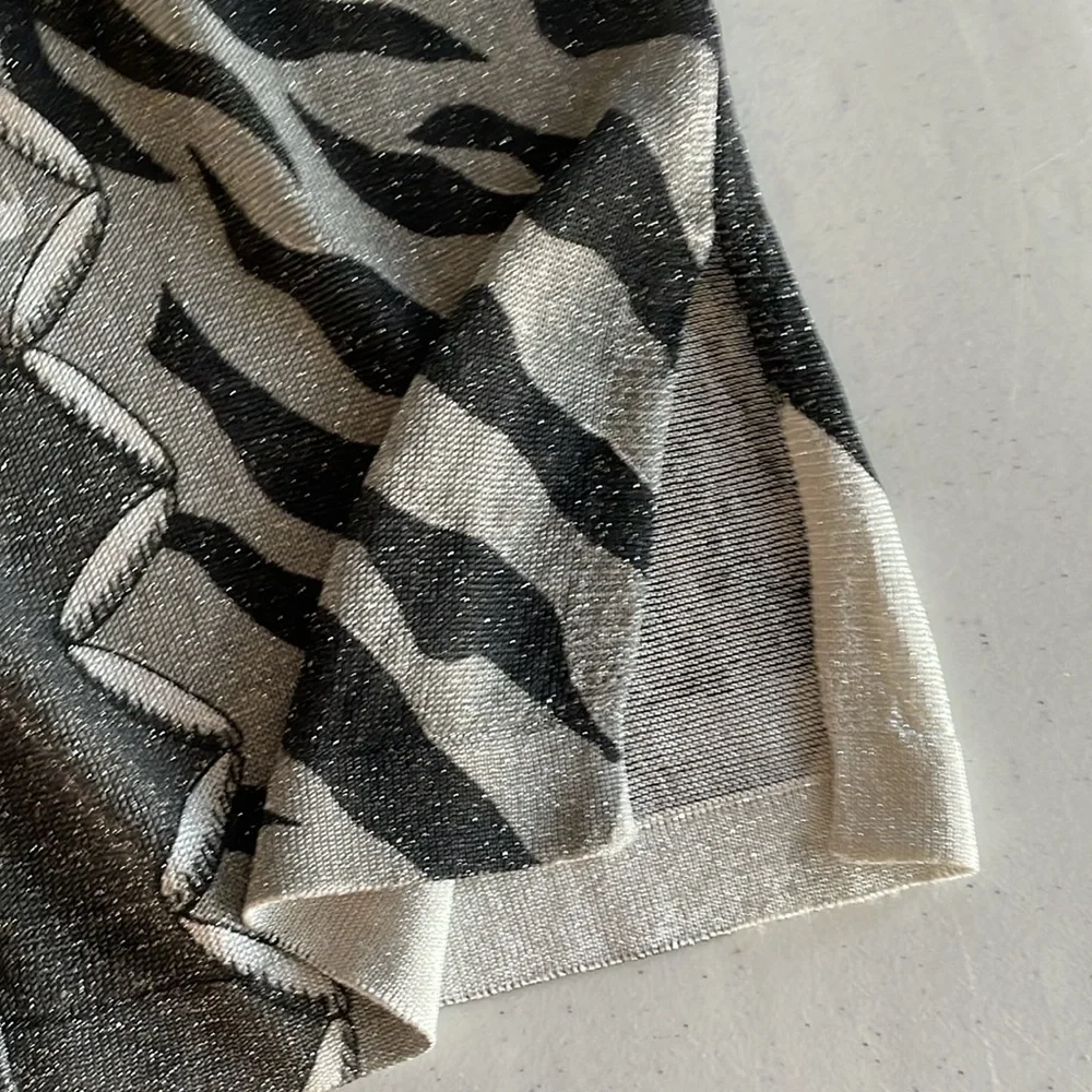 Eric Steven Light Sweater - Picture 11 of 13